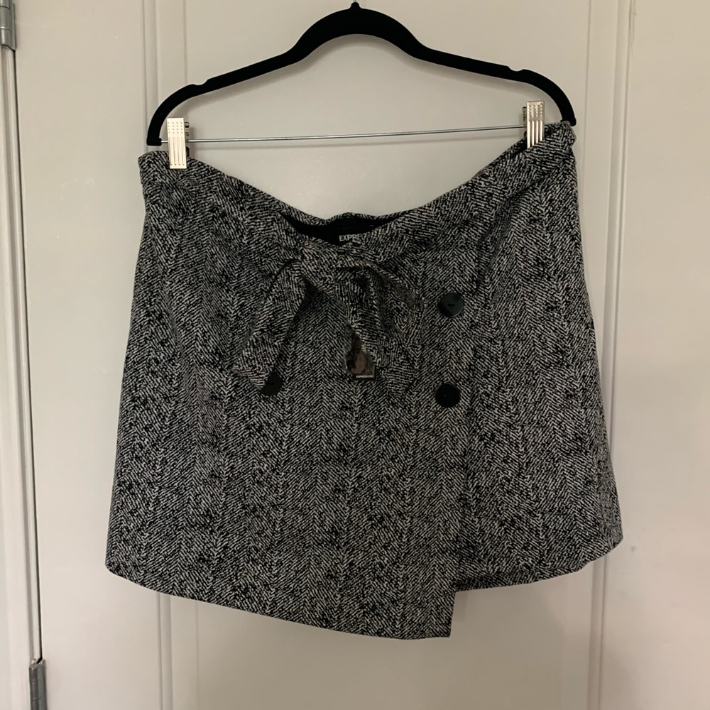 Express Black & White Skort